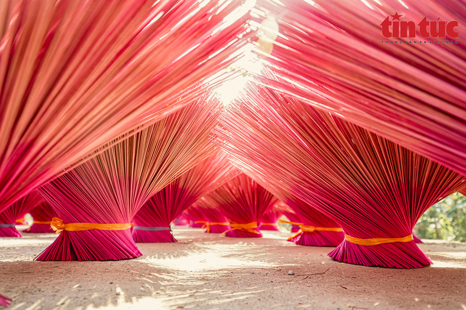 Les bâtons d'encens de Quang Phu Cau sont non seulement appréciés par les clients nationaux, mais également exportés vers de nombreux marchés à travers le monde.