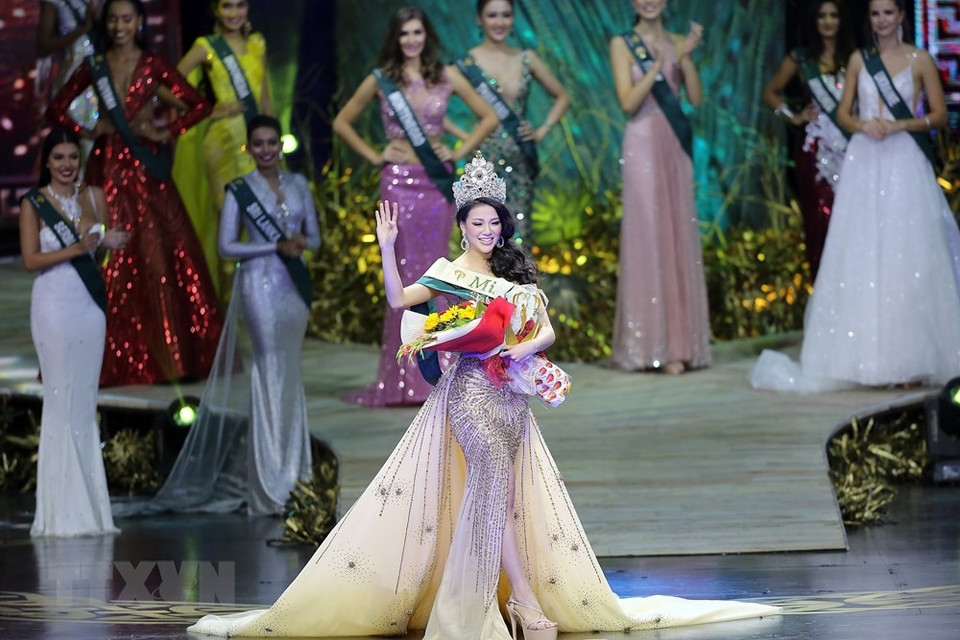  Nguyên Phuong Khanh est couronnée Miss Earth 2018. 