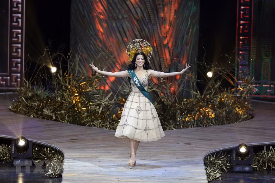 En finale, le 3 novembre à Pasay, la Vietnamienne Nguyên Phuong Khanh a surpassé 87 candidates pour devenir Miss Earth 2018. 