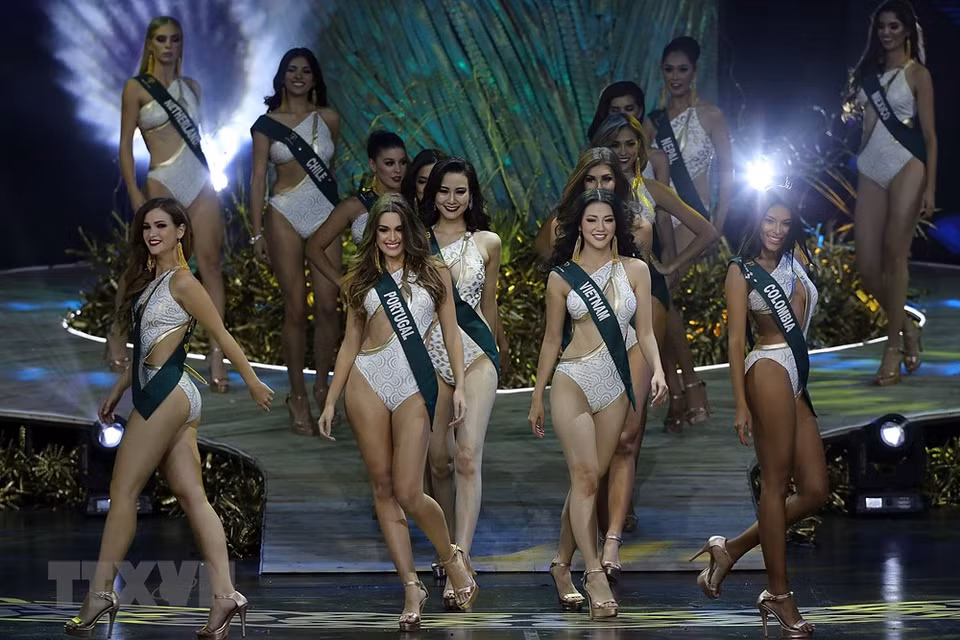  Les candidates du concours Miss Earth 2018 en bikini. 
