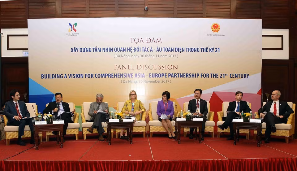  Colloque sur l’élaboration d'une vision pour le partenariat intégral Asie-Europe au XXIe siècle, organisé le 30 novembre 2017 à Dà Nang par le ministère vietnamien des Affaires étrangères, en collaboration avec Asia–Europe Foundation (ASEF). Photo: VNA