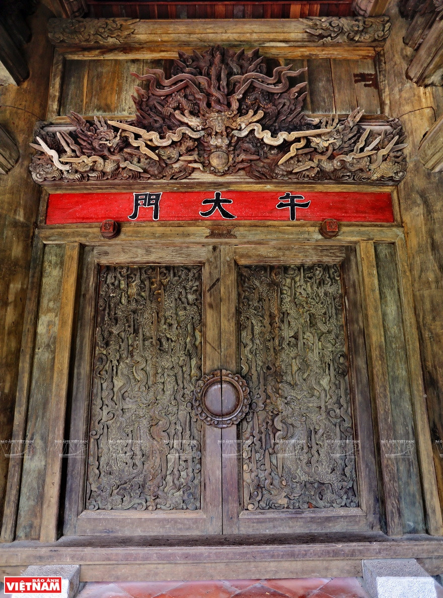 On y trouve encore des mausolées, des tombeaux de rois et de reines de la dynastie des Lê sur un espace de plus de 200 ha.