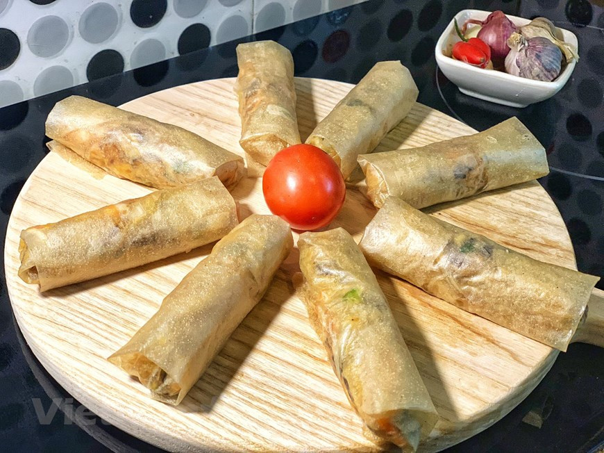 et puis enrouler de façon compacte afin que les rouleaux reste en une seule pièce et n’éclate pas.