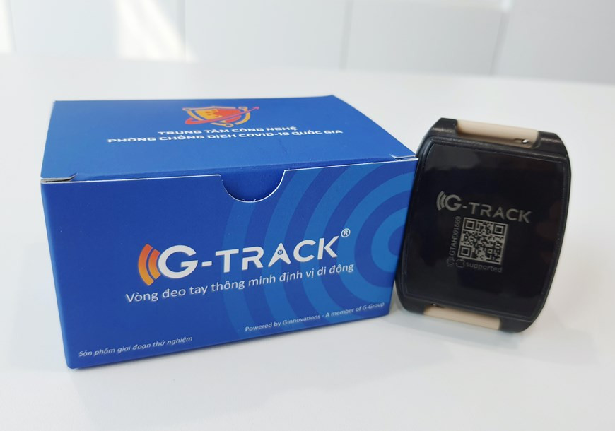 Des bracelets de surveillance électronique de la quarantaine des F1 (personnes ayant des contacts avec les infectés confirmés) ont été présentés par le Centre national des technologies pour la prévention et le contrôle du COVID-19 et Ginnovations. Photo: Ginnovations