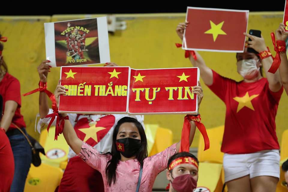 Des supporters vietnamiens sont fiers de la performance des élèves de l’entraîneur sud-coréen Park Hang-seo. Photo: VNA