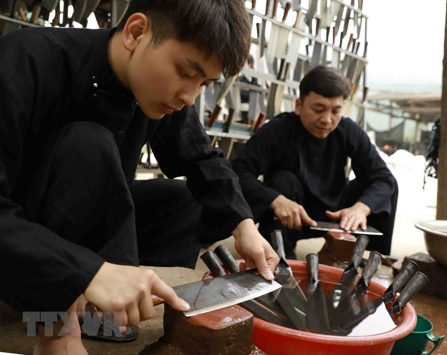 Les couteaux de la coopérative Minh Tuan Phuc Sen de la commune Phuc Sen, district de Quang Uyen, province de Cao Bang ont reçu le certificat de "produits agricoles typiques 3 étoiles" en 2020. Photo: VNA
