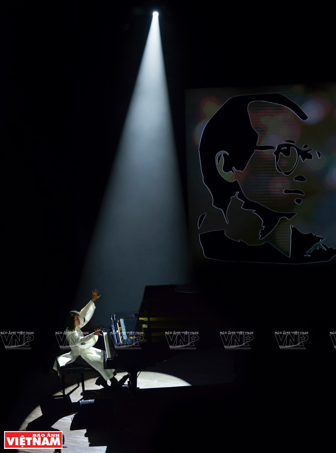 Couler avec la musique de Trinh Cong Son. Photo: Vietnam Illustré