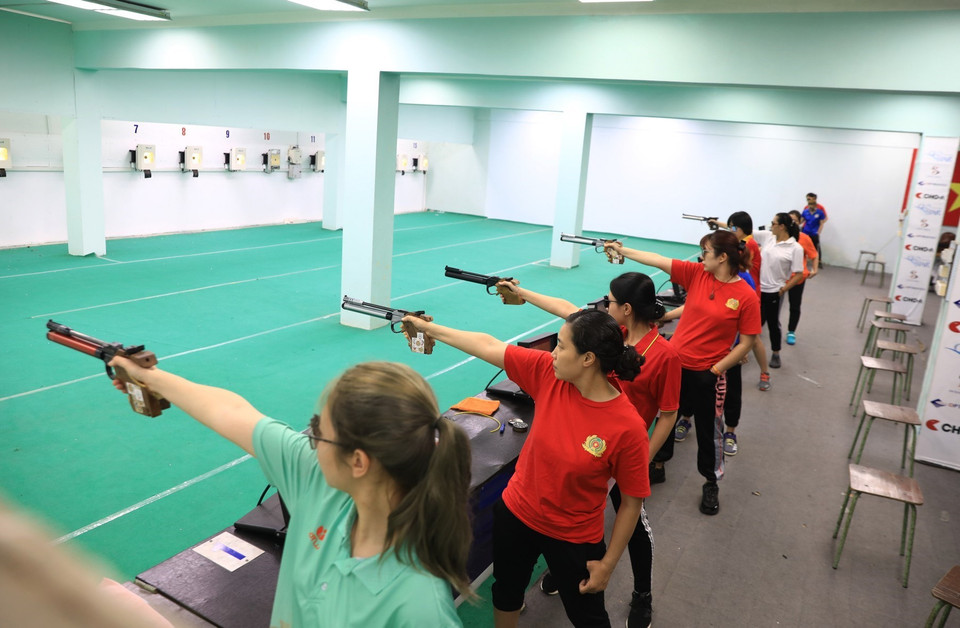 Tir au pistolet à air comprimé à 10m.