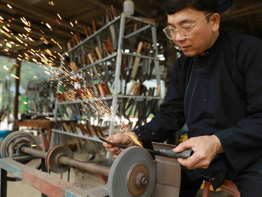 En 2019, le ministère de la Culture, des Sports et du Tourisme a classé le métier de forgeron des Nùng An de Phuc Sen au patrimoine culturel immatériel national. Photo: VNA