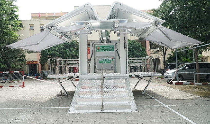 Une véhicule spécialisé pour la vaccination mobile. Photo: VNA