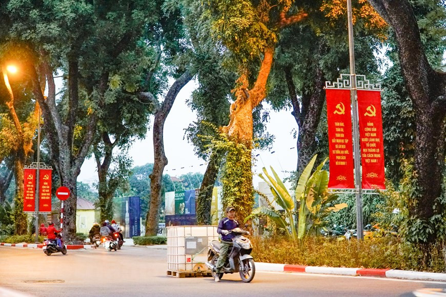 Les rues de la capitale sont encore plus belles avant cet événement politique important. Photo: Vietnam+