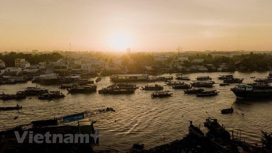 Le marché flottant de Cai Rang dans le district de Cai Rang, ville de Can Tho, est situé à 30 minutes en bateau du quai de Ninh Kieu. Ce marché vend principalement des produits agricoles et autres spécialités du delta du Mékong. Photo: VNA