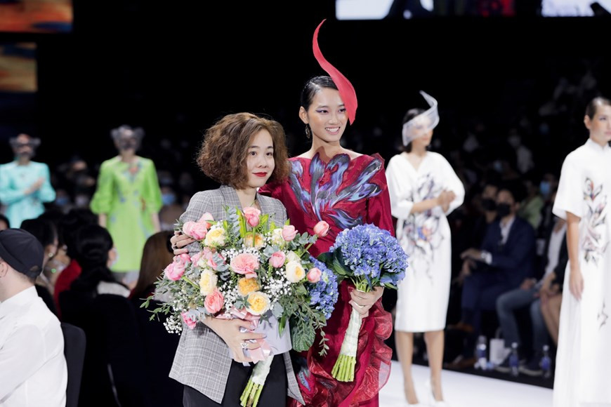 «La muse» Quynh Anh The Face (droite) et Tiny Ink Hoang Quyen.