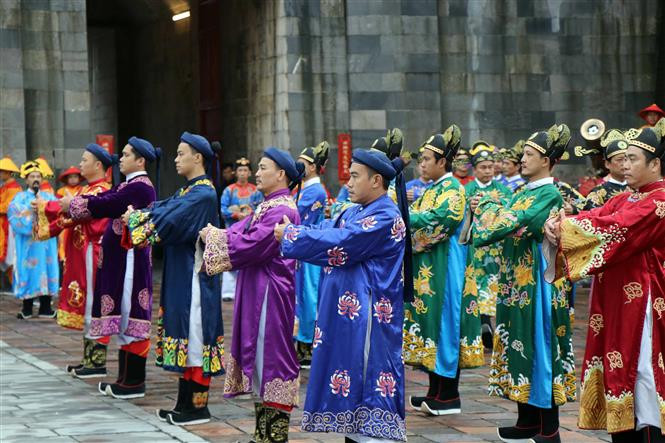 Reconstitution de la cérémonie "Ban Soc" de la dynastie des Nguyên à la Porte du Midi. Photo: Dô Truong/VNA