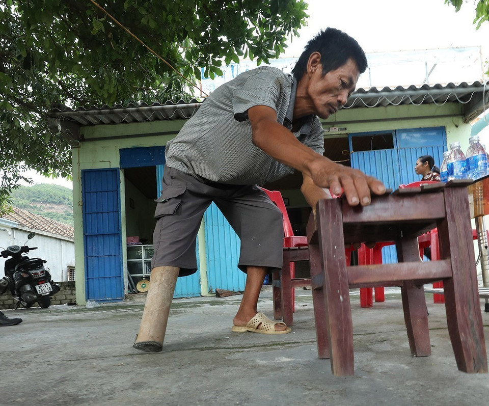 Depuis 1975 à aujourd’hui, les bombes et mines non explosées ont provoqué la mort de plus de 40.000 personnes et blessé 60.000 autres, dont beaucoup sont des soutiens de famille et des enfants. Plus de 2.000 démineurs ont été tués ou ont été blessés dans l'exercice de leur mission.