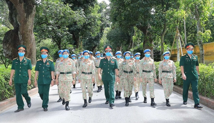 La délégation visite le Site historique du Palais présidentiel. Photo: VNA