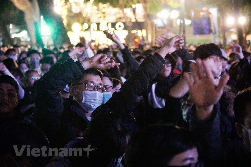 Les jeunes se lancent pleinement dans la musique. (Photo: VNA)