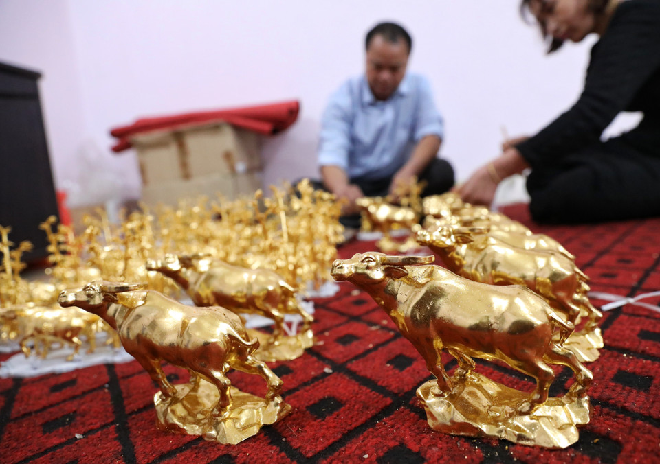 Des buffles revêtus d’or. Photo: VNA