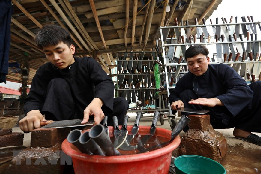 Leurs produits les plus prisés sont les couteaux et ciseaux. Photo: VNA