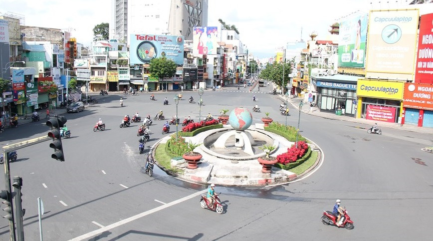 Le trafic à l'intersection de Cong Hoa est bien moins encombré que les jours précédents. Photo: VNA