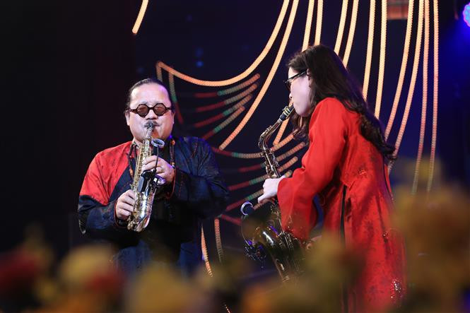 Les saxophonistes Trân Manh Tuân et An Tran.