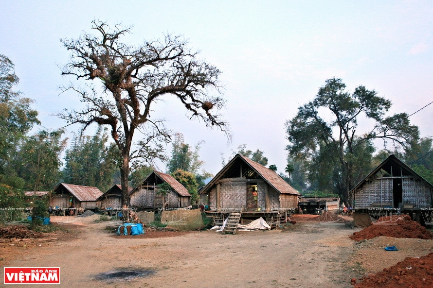 Des maisons sur pilotis des M’nong dans le village de M’Lieng. Photo: Vietnam Illustré