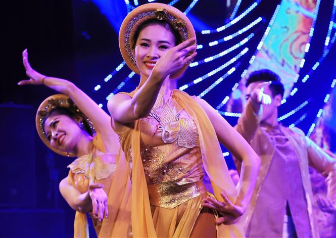 En raison de l'évolution complexe de la pandémie, un grand nombre de Vietnamiens à l'étranger ne pouvaient pas retourner dans le pays ancestral pour célébrer ce programme annuel "Printemps au pays natal".