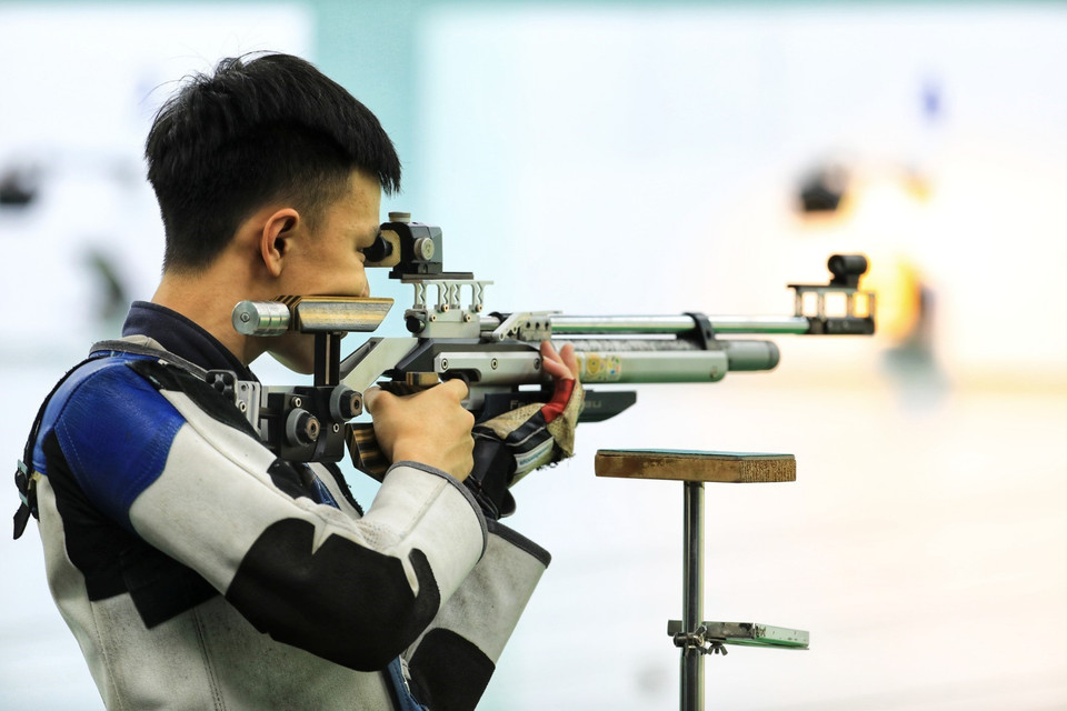 Tireur participant au Championnat national des clubs de tir 2021.