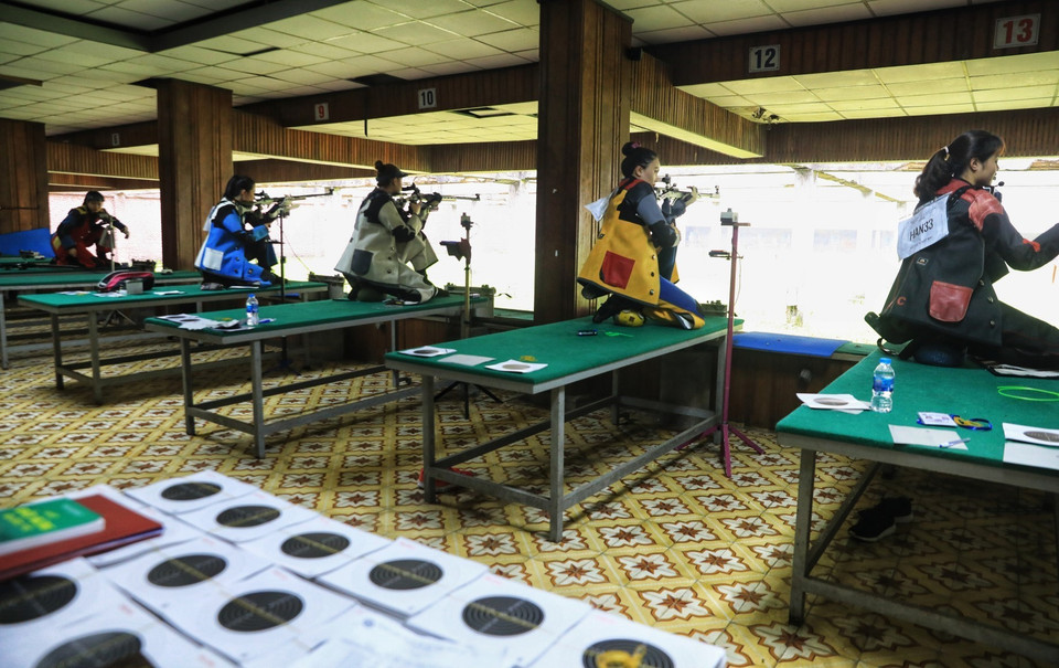 Tir à la carabine 50 m à trois positions pour femme.