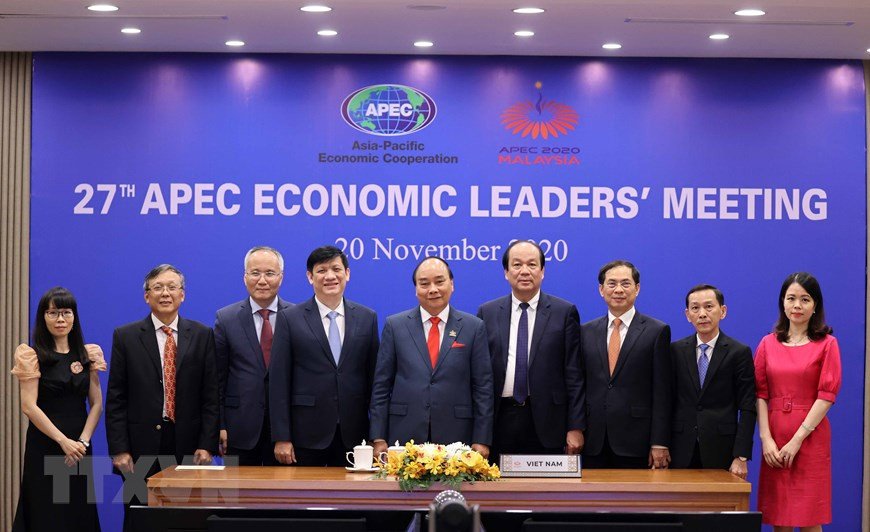 Le Premier ministre Nguyen Xuan Phuc et sa suite au point de pont à Hanoi.