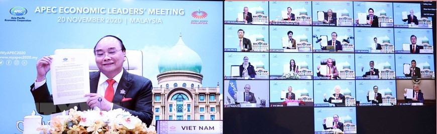 Le Premier ministre Nguyen Xuan Phuc et les dirigeants des économies membres de l'APEC adoptent la Vision de Putrajaya de l'APEC pour 2040.