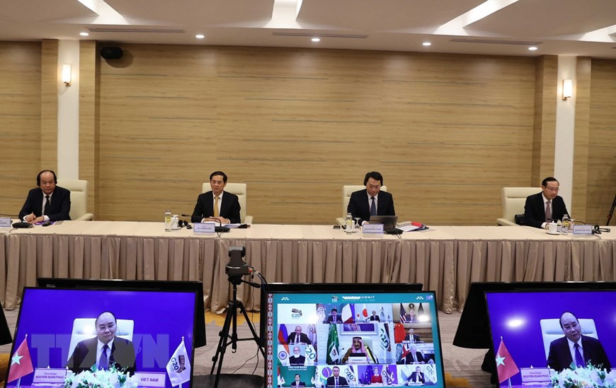 Le Premier ministre Nguyen Xuan Phuc assiste au Sommet virtuel du G20.