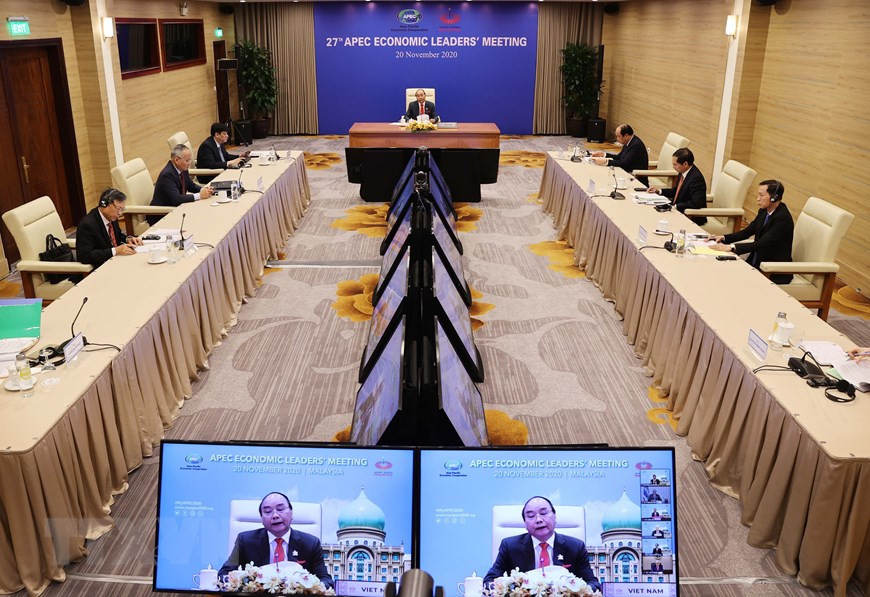 Le Premier ministre Nguyen Xuan Phuc et la délégation du Vietnam au point de pont à Hanoi