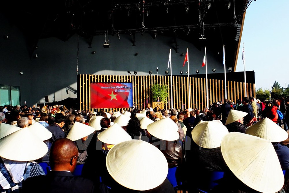 Les chapeaux coniques vietnamiens étaient fort présents lors de cet événement.