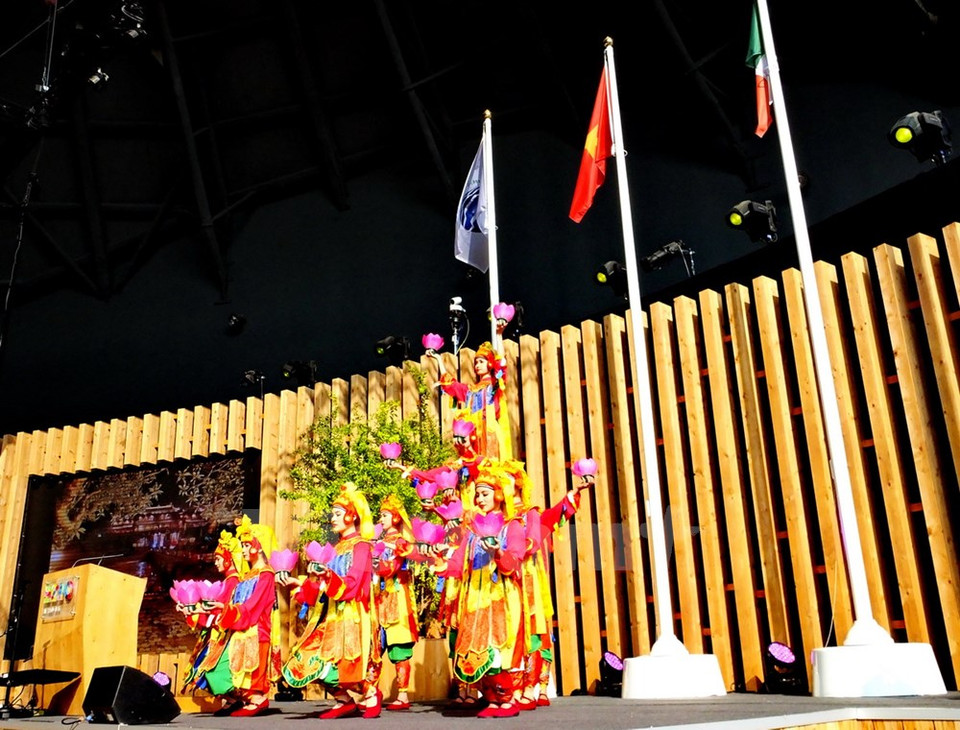 Un spectacle plein de couleurs a été organisé.