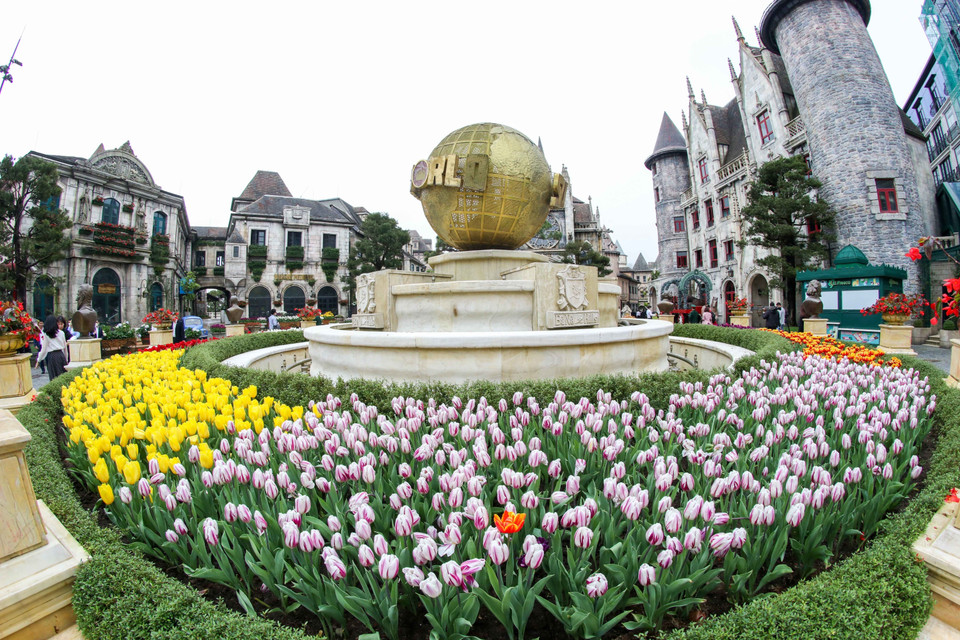 Le site touristique Sun World Ba Na Hills dans la ville du Centre de Da Nang rouvrira aux visiteurs à partir du 18 mars après près d'un an de fermeture en raison de l'épidémie de COVID-19. Photo: VNA