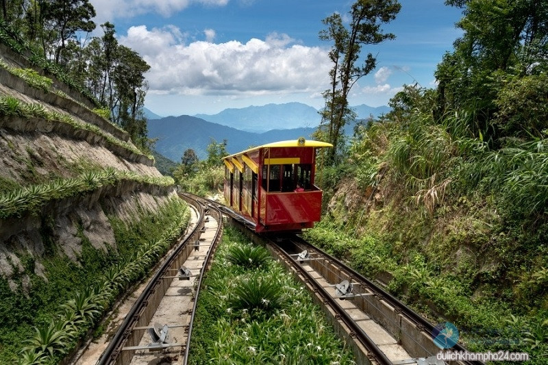 Les touristes peuvent visiter Ba Na Hills en train. Photo banahill.vn