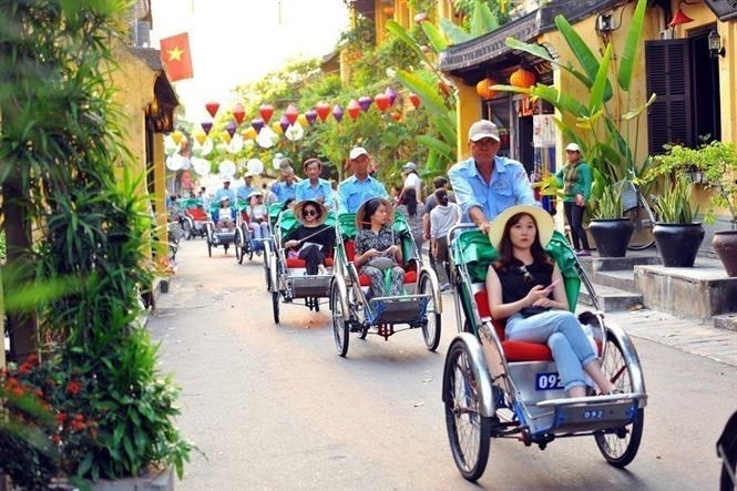 Hoi An a été élue à plusieurs reprises par le magazine américain en tant que meilleure ville du monde en 2019, parmi le top 10 des meilleures villes d’Asie en 2018 et parmi les 50 meilleures destinations touristiques du monde en 2019… Photo: VNA