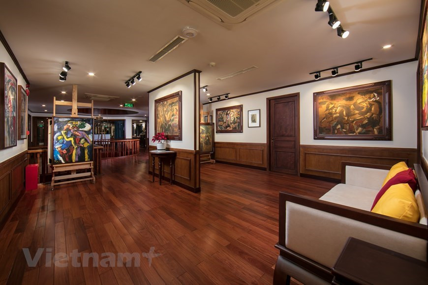 Outre le siège social à Nam Dinh, il a ouvert une succursale à Ben Thuy en juin 1914 et une autre à Hanoï en août 1914, que l'on peut encore voir devant le pilier de l'Horloge près de l'ancien pont Paul Doumer (aujourd'hui rue Tran Quang Khai). Les navires de Bach Thai Buoi dominaient les voies navigables entre Hanoï, Hai Phong, Nam Dinh, Tuyen Quang et Cho Bo. En 1916, Bach Thai Buoi a officiellement établi son entreprise sur les rives de la rivière Tam Bac à Hai Phong, la Bach Thai Buoi Ocean and River Transportation Company. Au fil des années, la société a ouvert d'autres succursales et sa flotte est passée de trois à trente navires d'origine. La capacité des navires à passagers variait considérablement, pouvant transporter entre 55 et 1.200 personnes. Photo : VietnamPlus