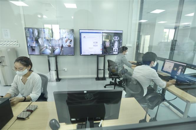 L'hôpital devrait mobiliser environ 1.000 agents de santé, dont 272 médecins et 680 infirmières, pour servir les patients atteints de COVID-19. Photo: VNA