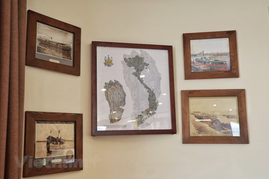 Bach Thai Buoi s'est rendu compte que les voies navigables entre Nam Dinh, Hanoï et Ben Thuy étaient toujours encombrées et, une fois développées, elles pourraient apporter plus de bénéfices à la région. En 1909, la Compagnie Marty-D'Abbadie vient de terminer son contrat avec l'État français pour ces voies navigables, et Bach Thai Buoi saisit l'opportunité et loue immédiatement trois de leurs navires. Il leur a donné les noms vietnamiens Phi Long (Dragon), Phi Phuong (Phoenix) et Fai Tsi Long (Bai Tu Long). Il a fait face à une concurrence sérieuse de la part des navires marchands chinois. Bach Thai Buoi a commencé à exécuter la route Hai Phong, s'étendant à nouveau en seulement deux ans. Photo : VietnamPlus