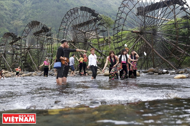Vous pourrez vous détendre, vous amuser et profiter de la nourriture locale, du soleil et des montagnes.