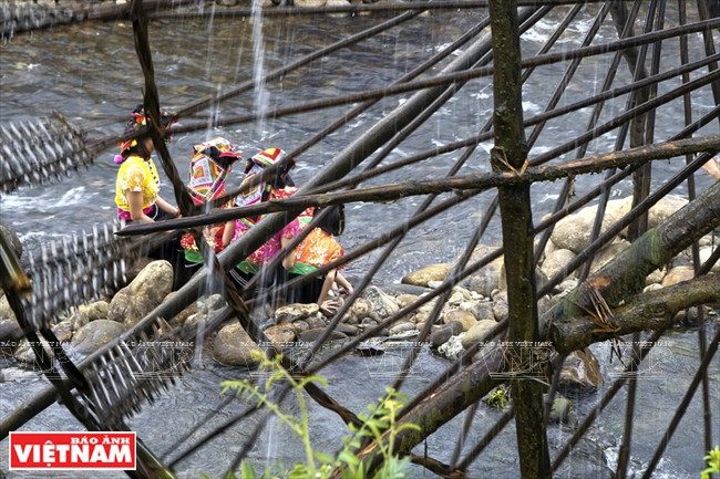 Les norias de Nà Khuong embellissent le paysage et témoignent de la créativité des habitants locaux.