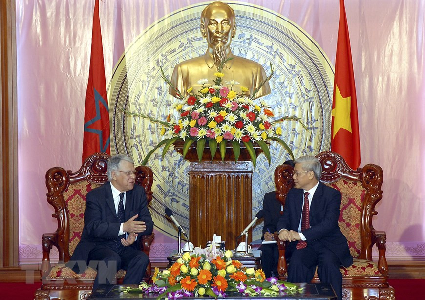 Le Président de l’Assemblée nationale du Vietnam Nguyên Phu Trong reçoit le Premier ministre marocain Abbas El Fassi, en visite officielle au Vietnam (Hanoï, 24 novembre 2008). Photo : Nhan Sang – VNA