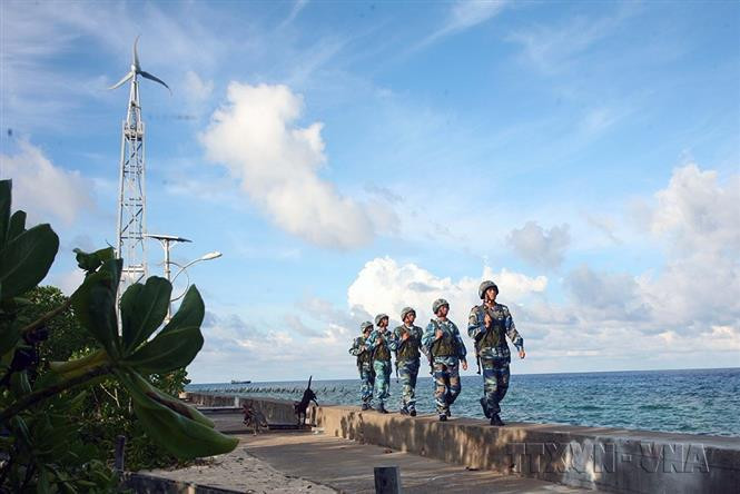 Des soldats dans l'archipel de Truong Sa. 