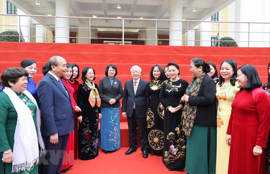 Le secrétaire général du Parti et président vietnamien, Nguyen Phu Trong, le Premier ministre Nguyen Xuan Phuc, la présidente de l’Assemblée nationale Nguyen Thi Kim Ngan, et d’autres délégués. 