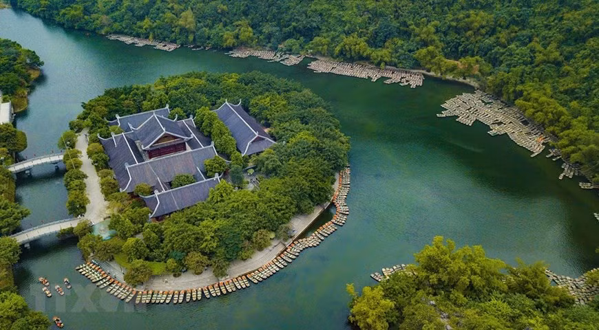 Le complexe paysager de Trang An a été inscrit au patrimoine mondial naturel et culturel par l'UNESCO. (Photo: VNA)