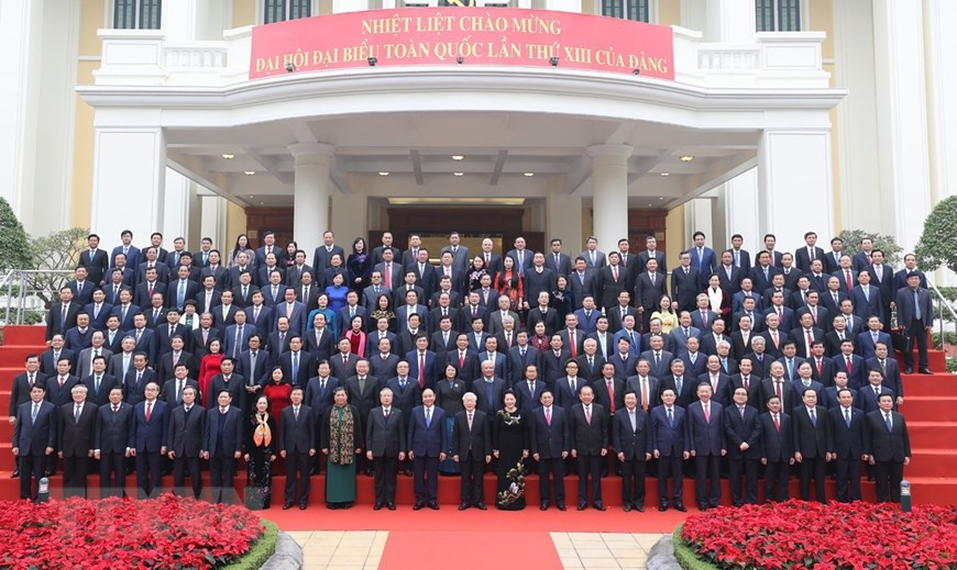 Le secrétaire général du Parti et président vietnamien, Nguyen Phu Trong, le Premier ministre Nguyen Xuan Phuc, la présidente de l’Assemblée nationale Nguyen Thi Kim Ngan, d’autres dirigeants du Parti et de l’Etat, des membres du Comité central du Parti du 12e mandat (2016-2021).