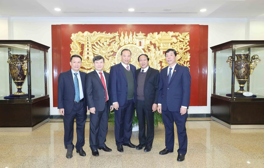 Des membres du Comité central.