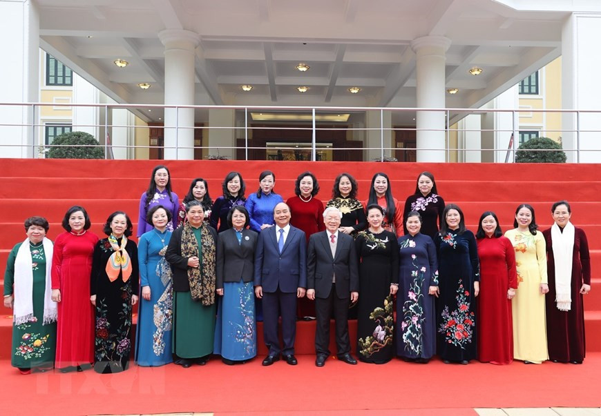 Le secrétaire général du Parti et président vietnamien, Nguyen Phu Trong, le Premier ministre Nguyen Xuan Phuc, la présidente de l’Assemblée nationale Nguyen Thi Kim Ngan, et d’autres délégués. 